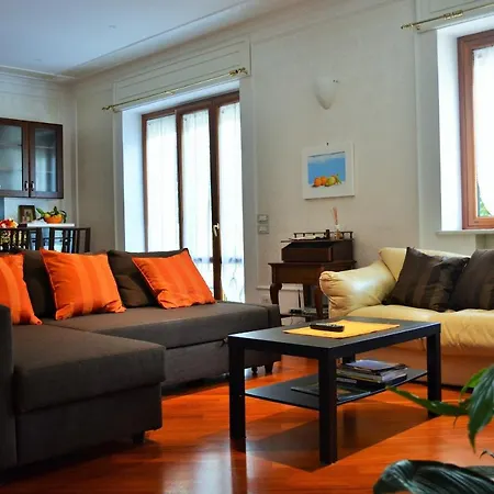 Apartment With Swimming Pool